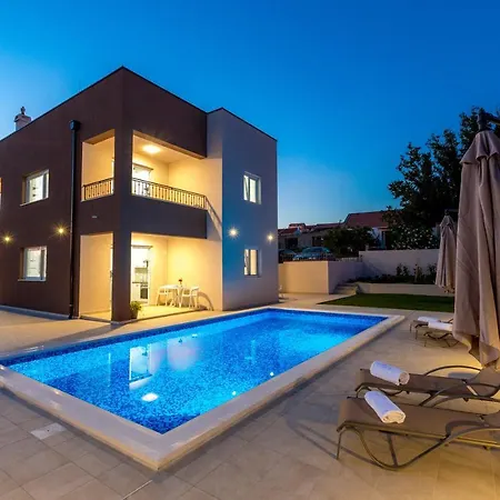 Zrno Soli Apartman Rtina
